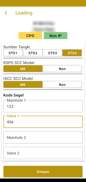 semaiADIS mobile app, Loading screen: product CPO, source tank ST04 selected, RSPO and ISCC SCC model MB, seal codes 123 for manhole 1 and 456 for valve 1, and the Simpan (save) button. Truck and transporter names are blurred.