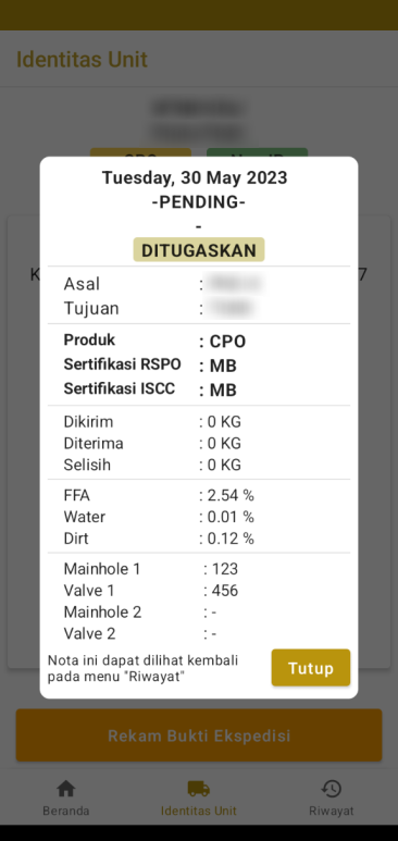 semaiADIS mobile app, Identitas Unit screen: dispatch note of Tuesday 30 May 2023, status assigned (ditugaskan), product CPO, RSPO and ISCC certification MB, sent, received and difference 0 kg, FFA 2.54%, water 0.01%, dirt 0.12%, and seal codes for manhole 1 and valve 1. Truck, transporter and site names are blurred.